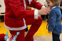 Odwiedziny młodzieży z TTC i opowieść o Świętym Mikołaju