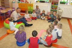 Cala Polska czyta dzieciom tata Nikolki